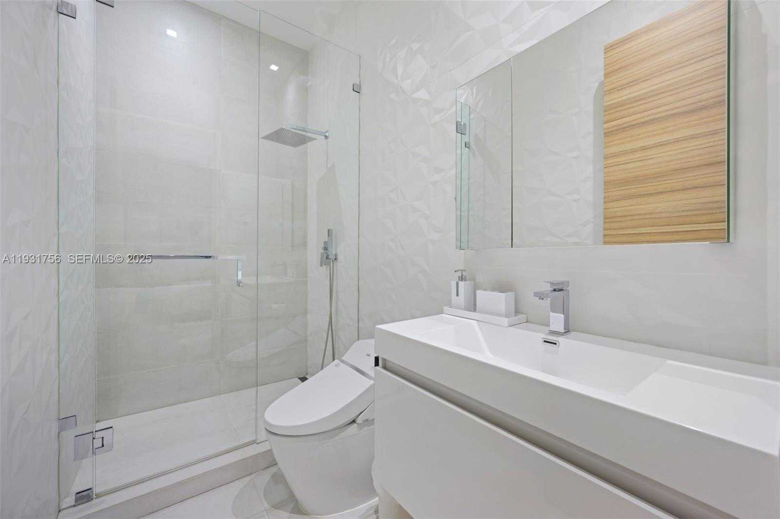 Small Image of 3260 NORTH EAST 165TH ST, North Miami Beach Number 28