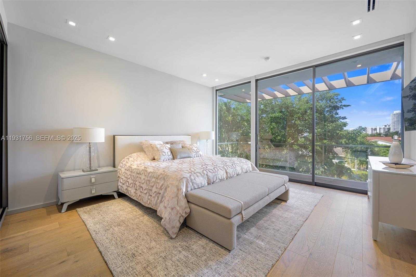 Small Image of 3260 NORTH EAST 165TH ST, North Miami Beach Number 29