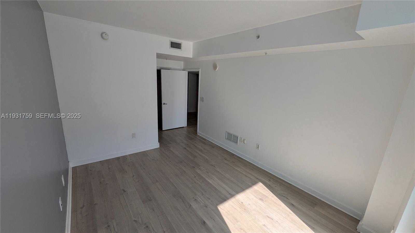 Small Image of 1900 NORTH BAYSHORE DR #4007, Miami Number 36