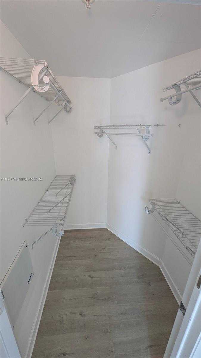 Small Image of 1900 NORTH BAYSHORE DR #4007, Miami Number 39