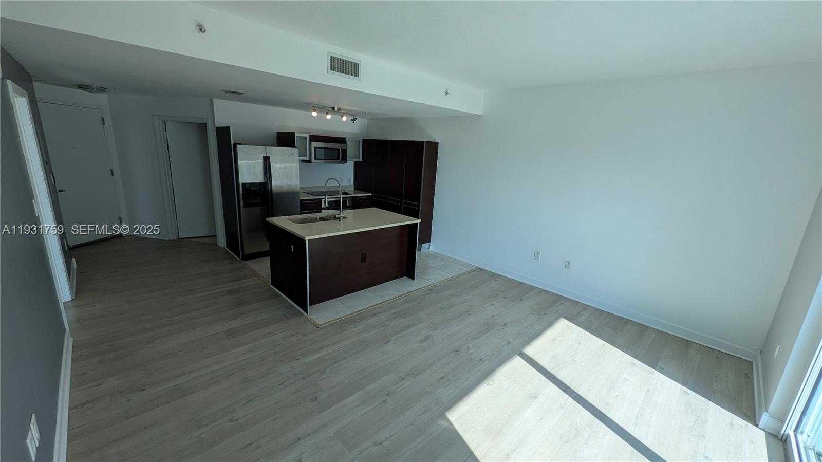 Small Image of 1900 NORTH BAYSHORE DR #4007, Miami Number 40