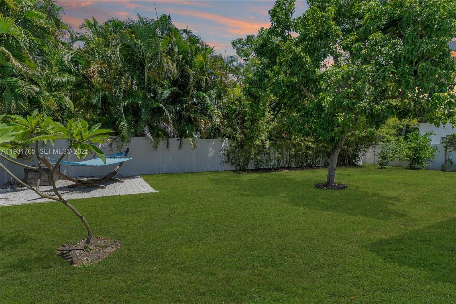 Small Image of 1945 SOUTH HIBISCUS DR, North Miami Number 4