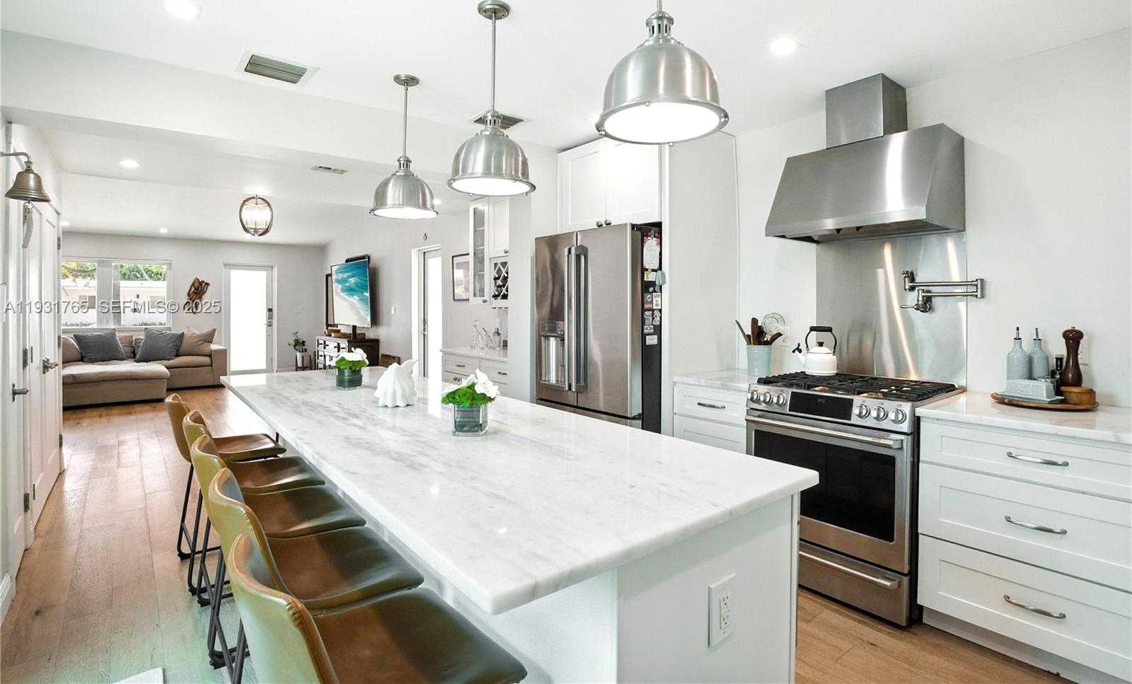 Small Image of 1945 SOUTH HIBISCUS DR, North Miami Number 9