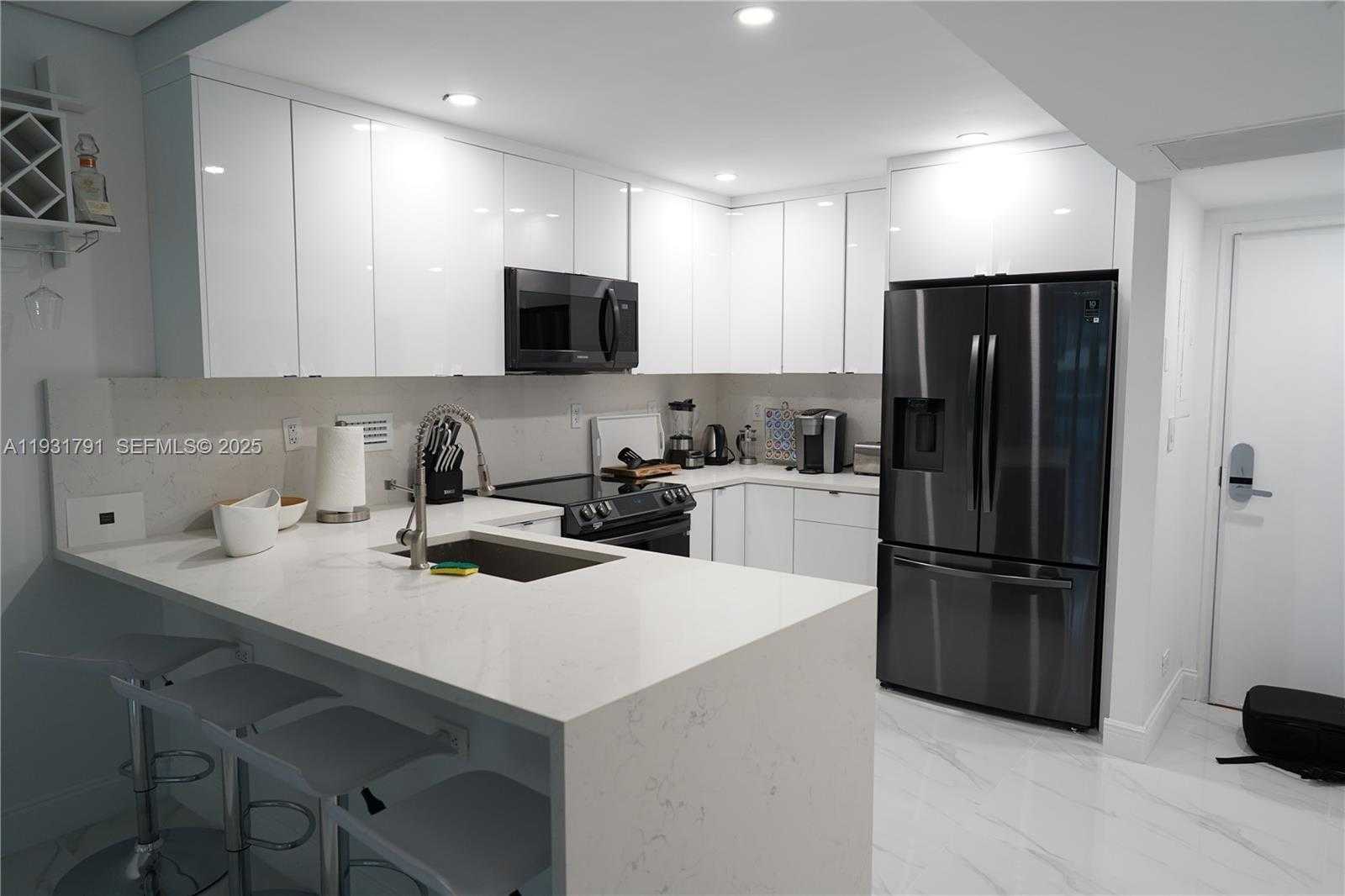 Small Image of 2301 COLLINS AVE #529, Miami Beach Number 3