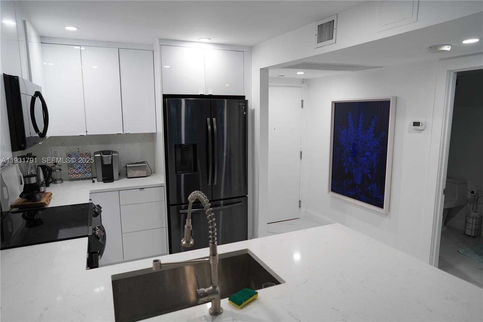 Small Image of 2301 COLLINS AVE #529, Miami Beach Number 5