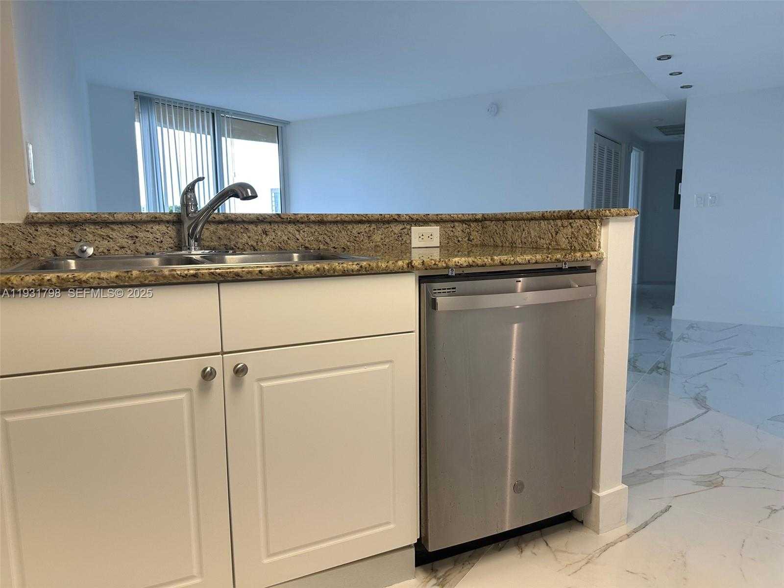 Small Image of 19501 WEST COUNTRY CLUB DR #406, Aventura Number 2