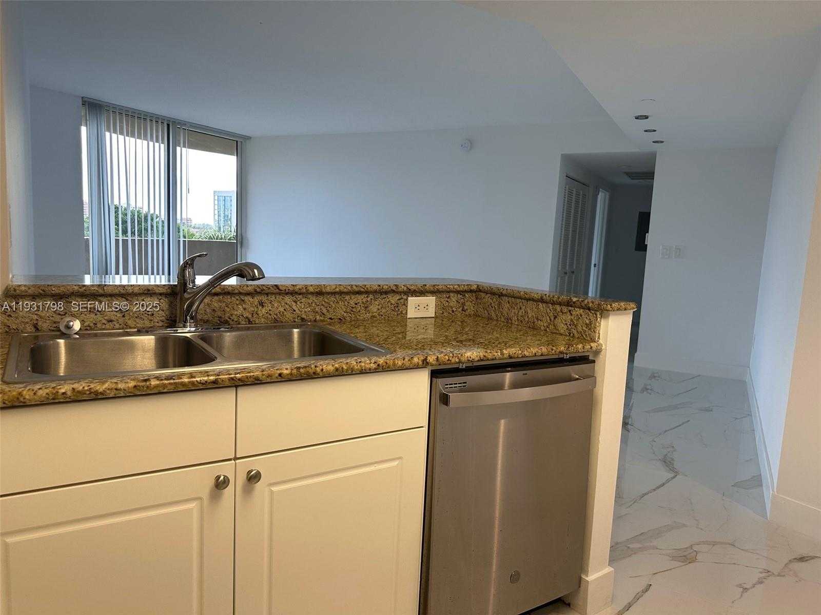 Small Image of 19501 WEST COUNTRY CLUB DR #406, Aventura Number 3