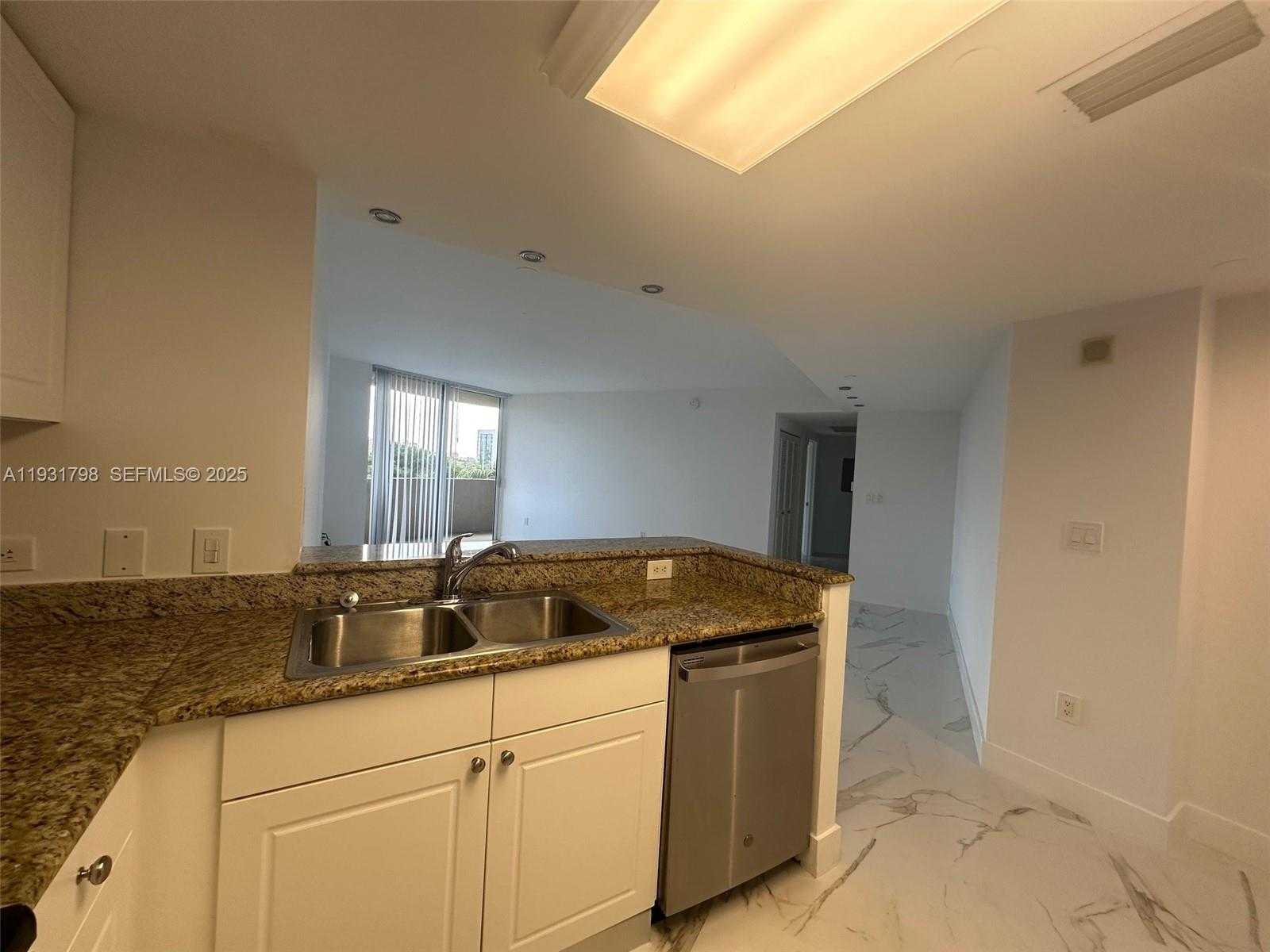 Small Image of 19501 WEST COUNTRY CLUB DR #406, Aventura Number 5