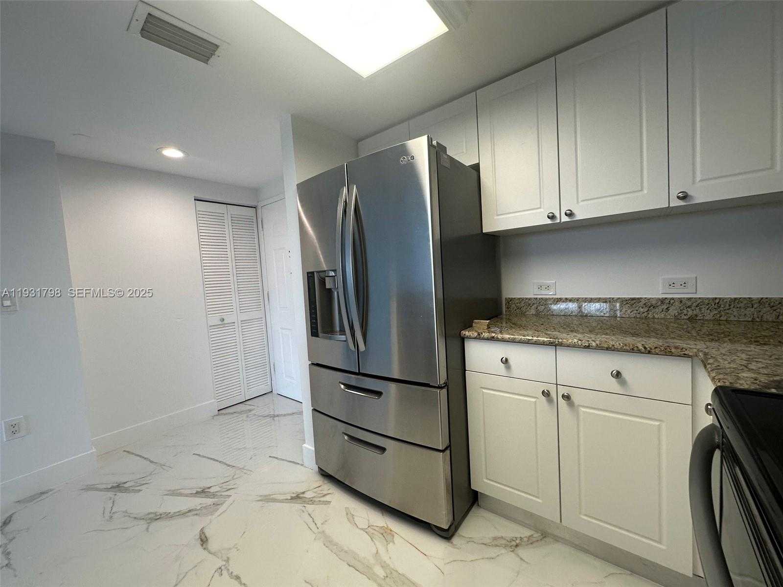 Small Image of 19501 WEST COUNTRY CLUB DR #406, Aventura Number 6