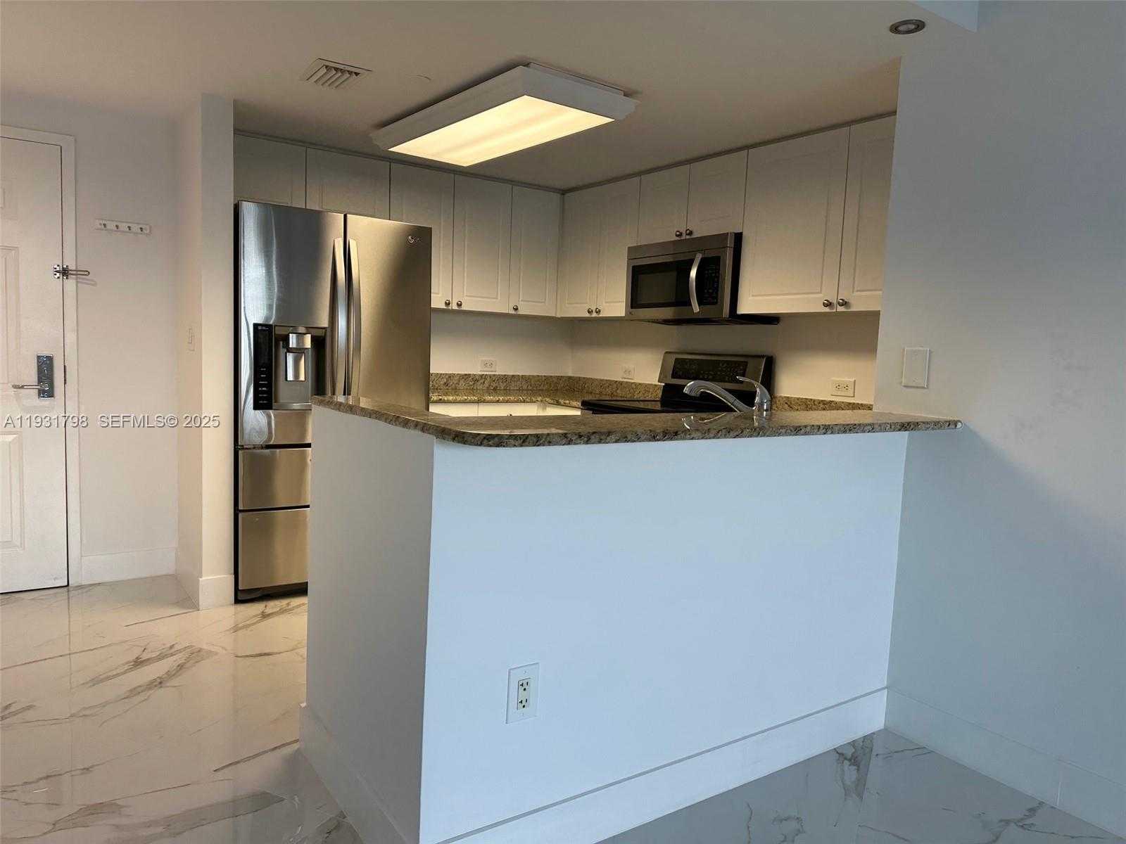 Small Image of 19501 WEST COUNTRY CLUB DR #406, Aventura Number 7