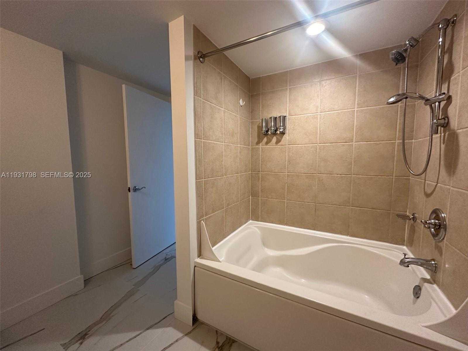 Small Image of 19501 WEST COUNTRY CLUB DR #406, Aventura Number 8