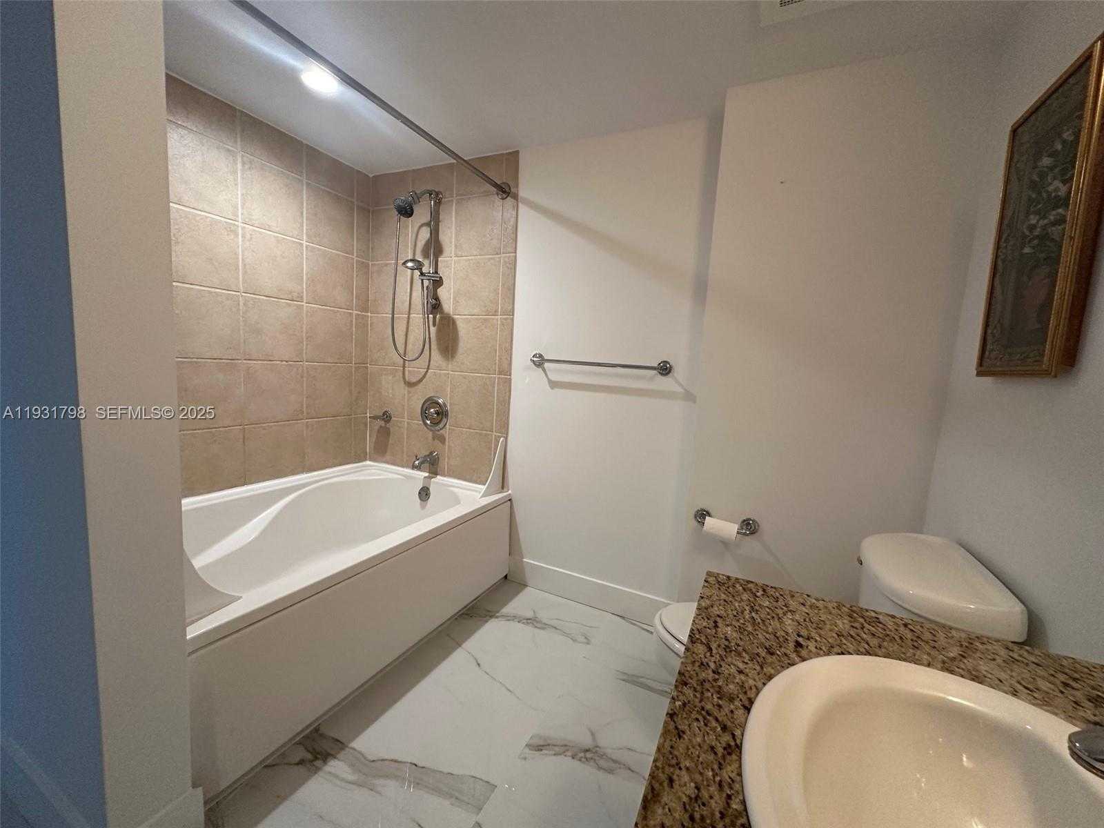 Small Image of 19501 WEST COUNTRY CLUB DR #406, Aventura Number 9