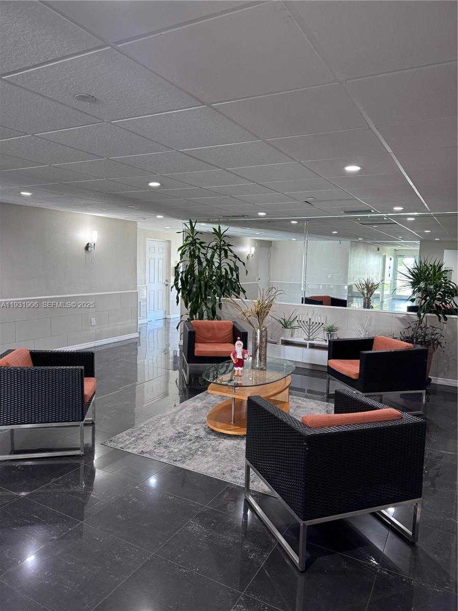 Small Image of 17900 NORTH BAY RD #507, Sunny Isles Beach Number 3