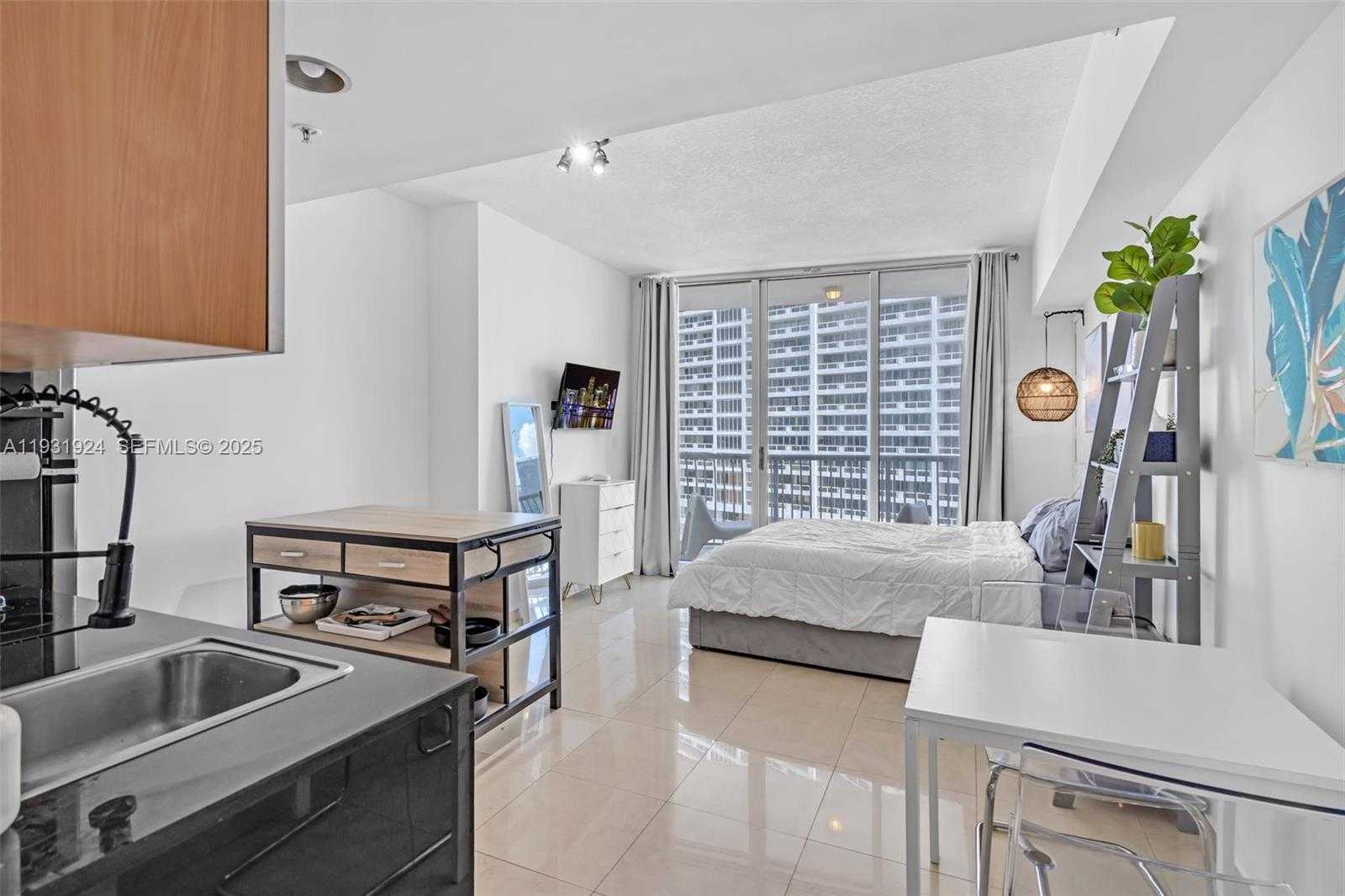 Small Image of 1750 NORTH BAYSHORE DR #1204, Miami Number 4