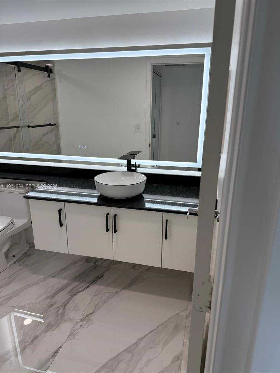 Small Image of 31 SOUTH EAST 5TH ST #2907, Miami Number 12