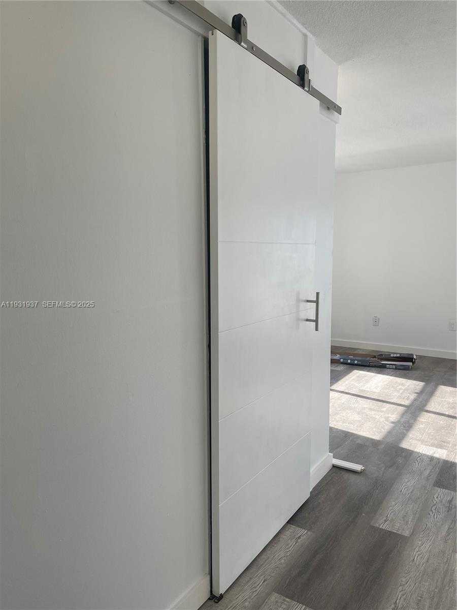 Small Image of 400 KINGS POINT DR #1131, Sunny Isles Beach Number 12