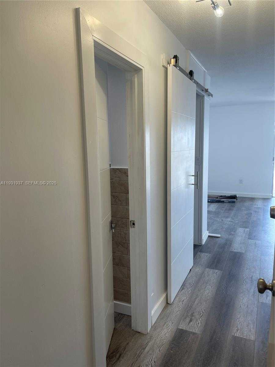 Small Image of 400 KINGS POINT DR #1131, Sunny Isles Beach Number 13