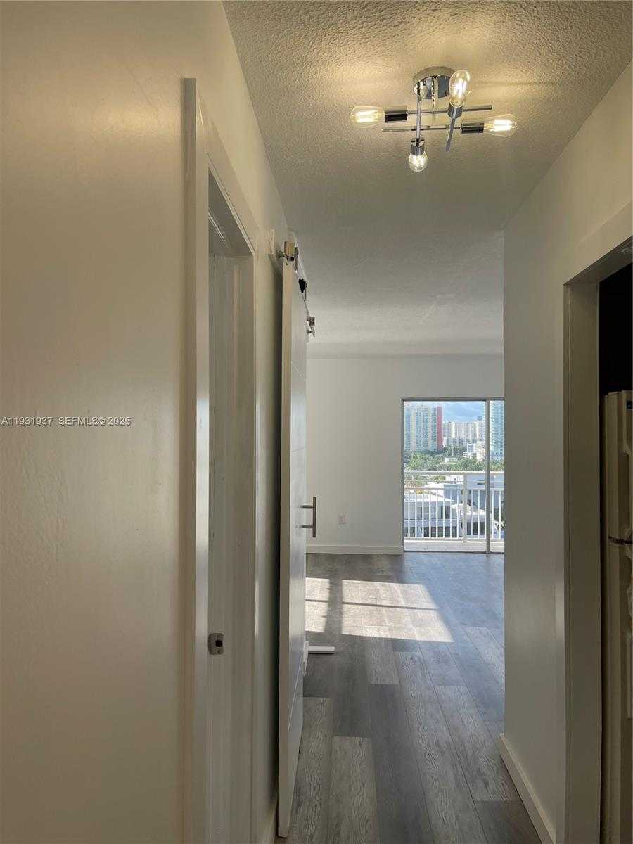 Small Image of 400 KINGS POINT DR #1131, Sunny Isles Beach Number 14