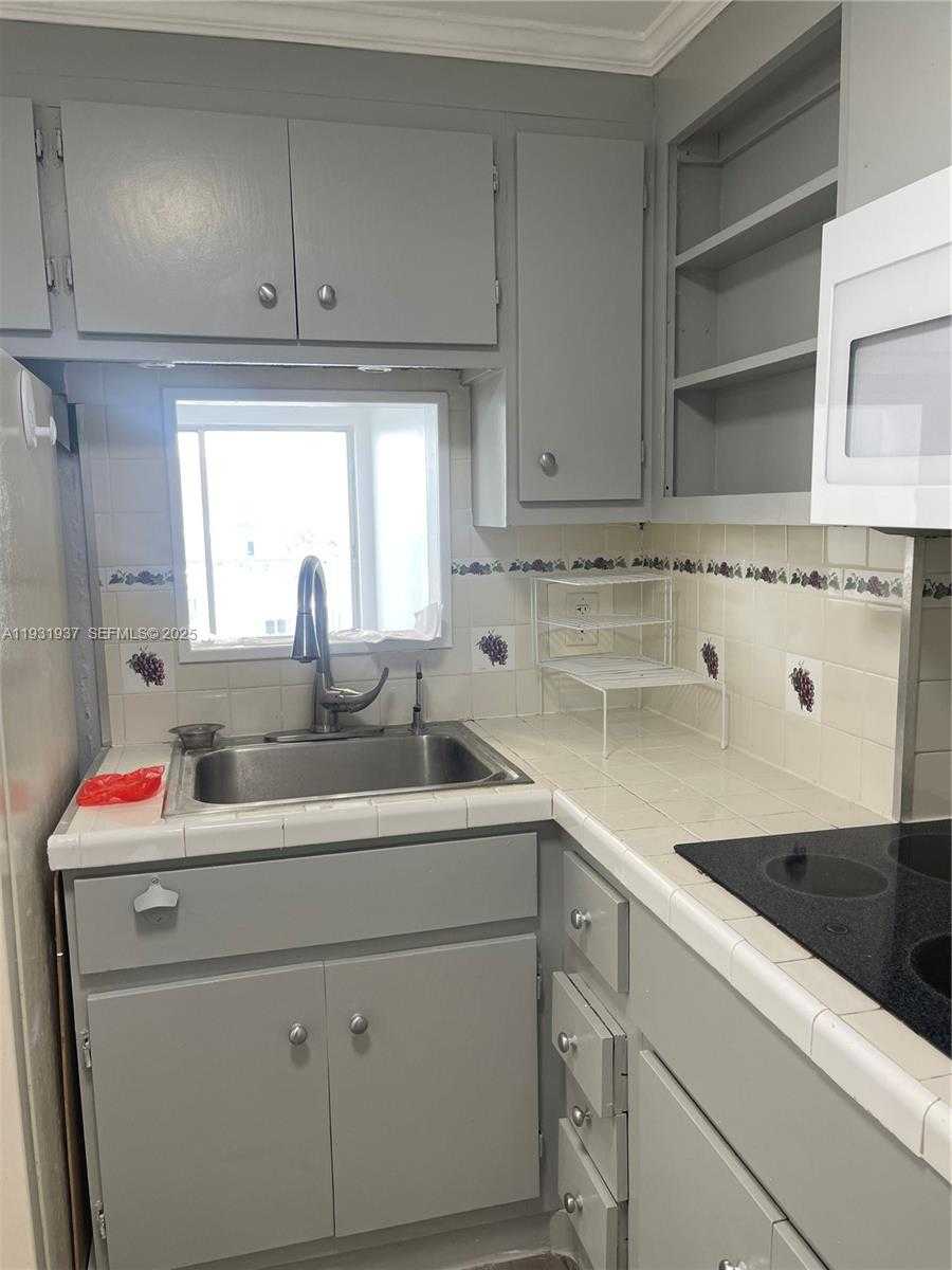 Small Image of 400 KINGS POINT DR #1131, Sunny Isles Beach Number 15