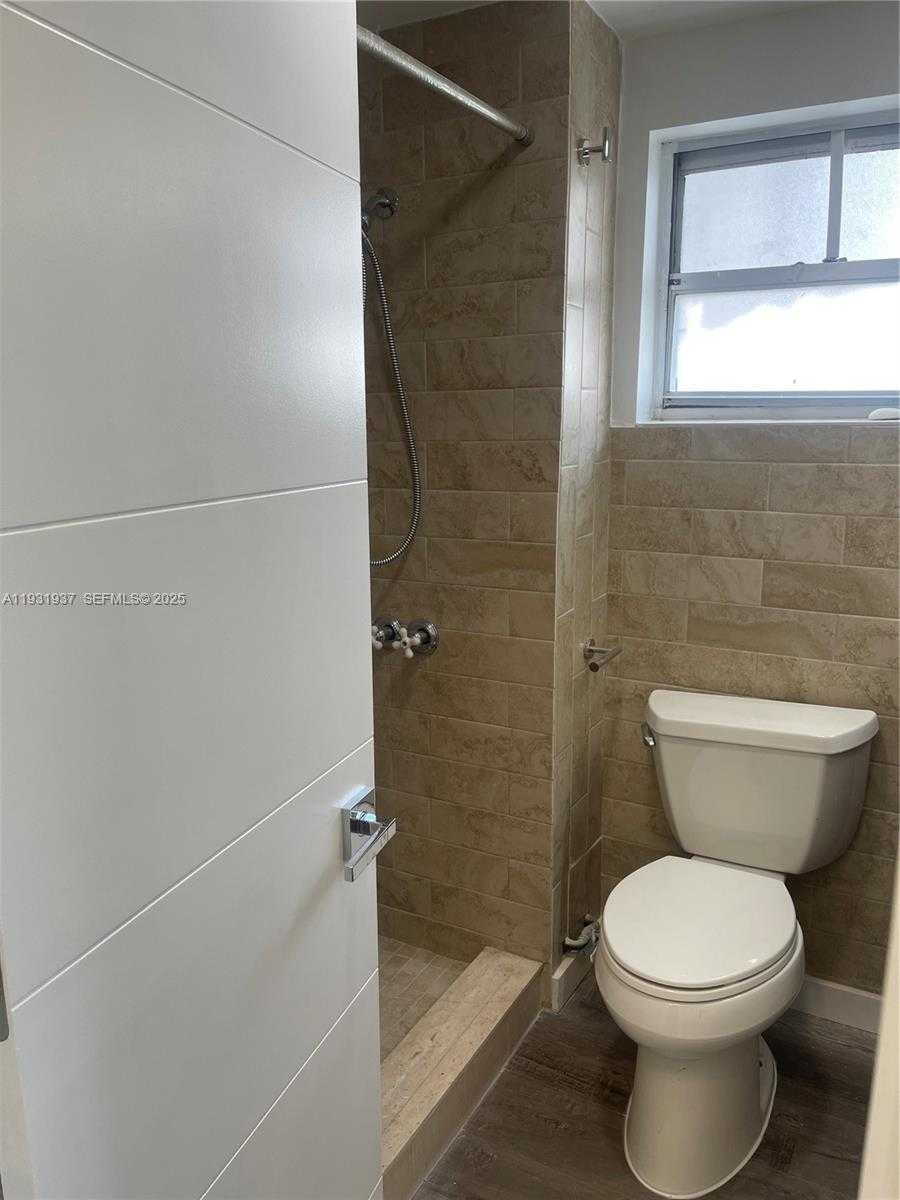 Small Image of 400 KINGS POINT DR #1131, Sunny Isles Beach Number 16