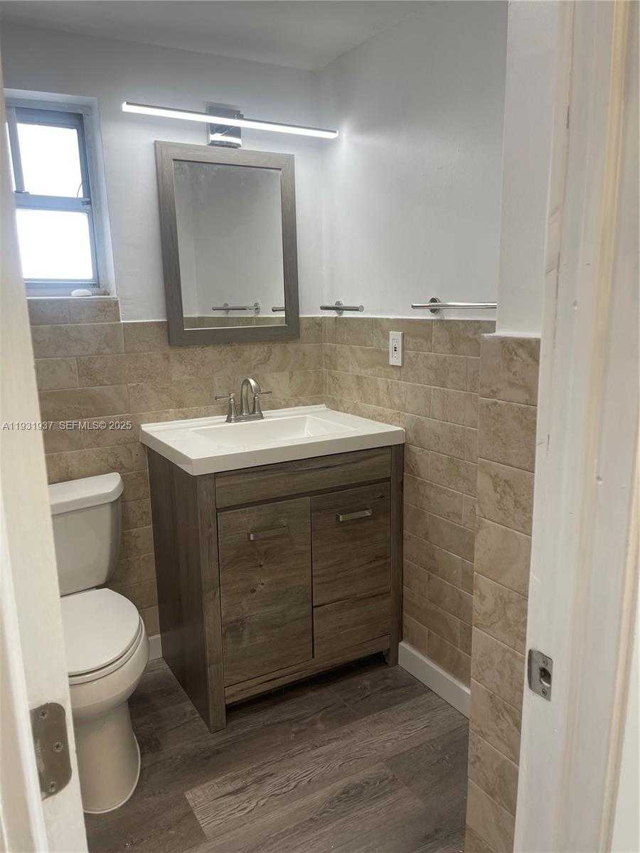 Small Image of 400 KINGS POINT DR #1131, Sunny Isles Beach Number 17