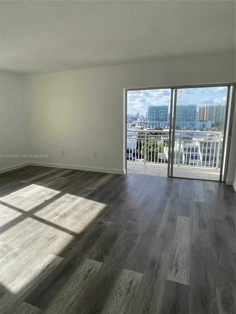 Small Image of 400 KINGS POINT DR #1131, Sunny Isles Beach Number 18
