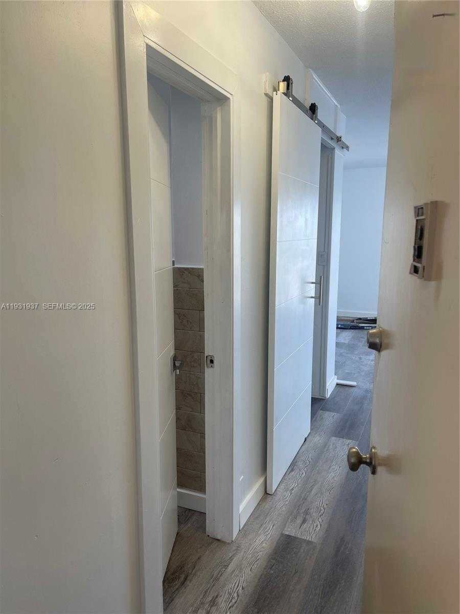 Small Image of 400 KINGS POINT DR #1131, Sunny Isles Beach Number 23