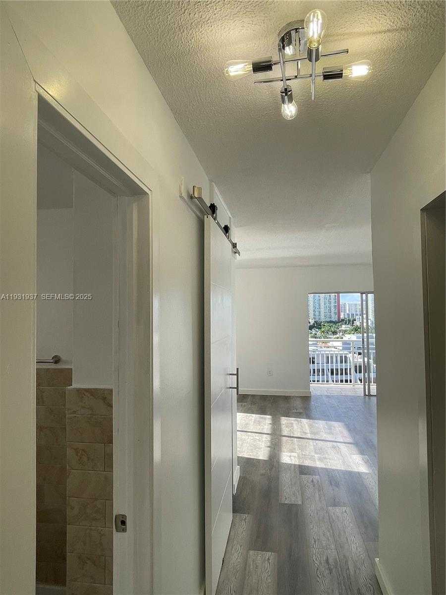 Small Image of 400 KINGS POINT DR #1131, Sunny Isles Beach Number 29