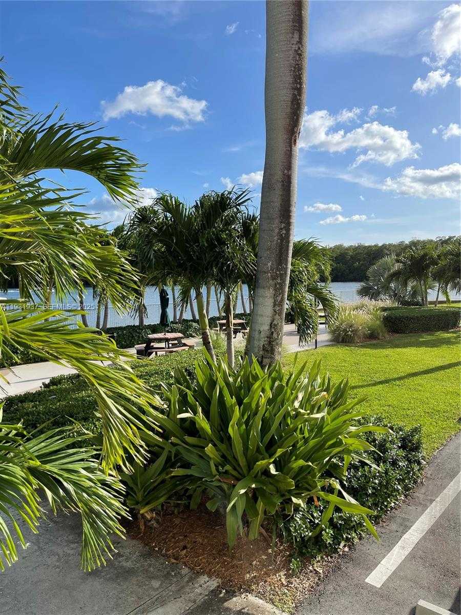 Small Image of 400 KINGS POINT DR #1131, Sunny Isles Beach Number 5