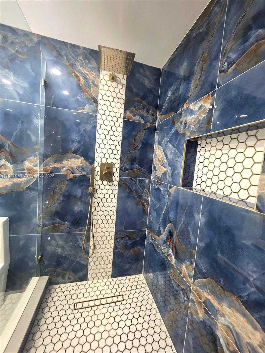 Small Image of Davie Number 12