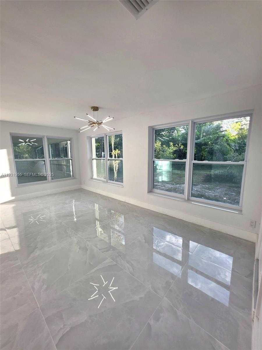 Small Image of Davie Number 13