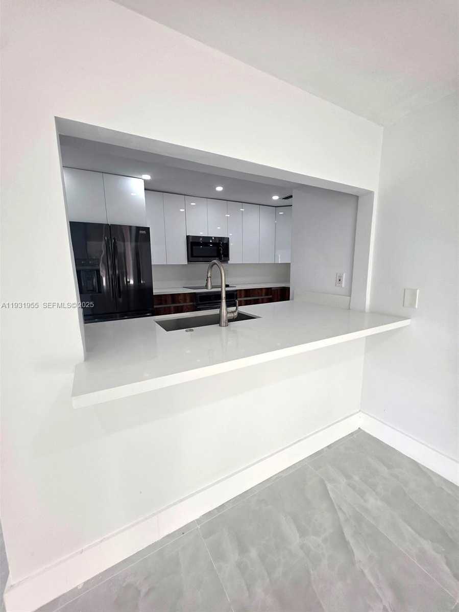 Small Image of Davie Number 14