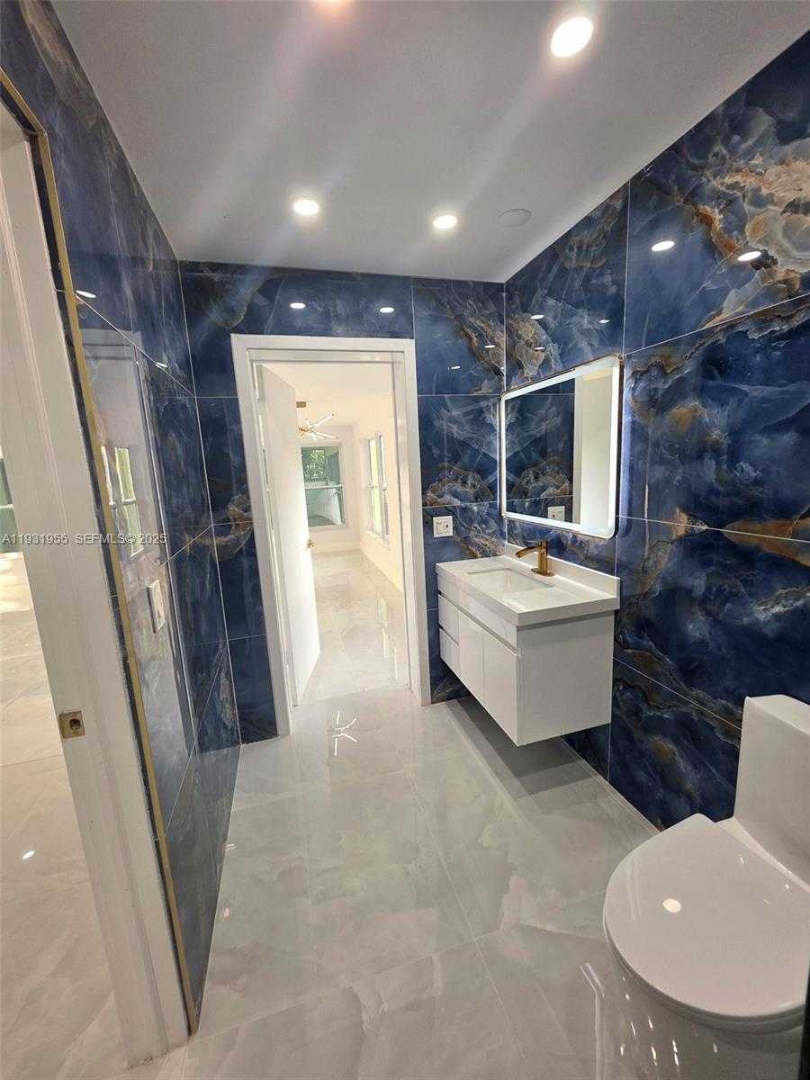 Small Image of Davie Number 16