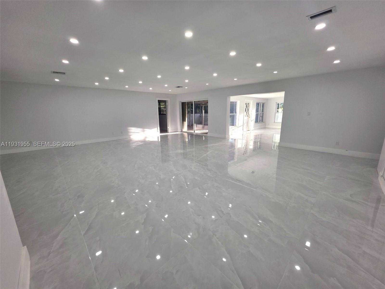 Small Image of Davie Number 18