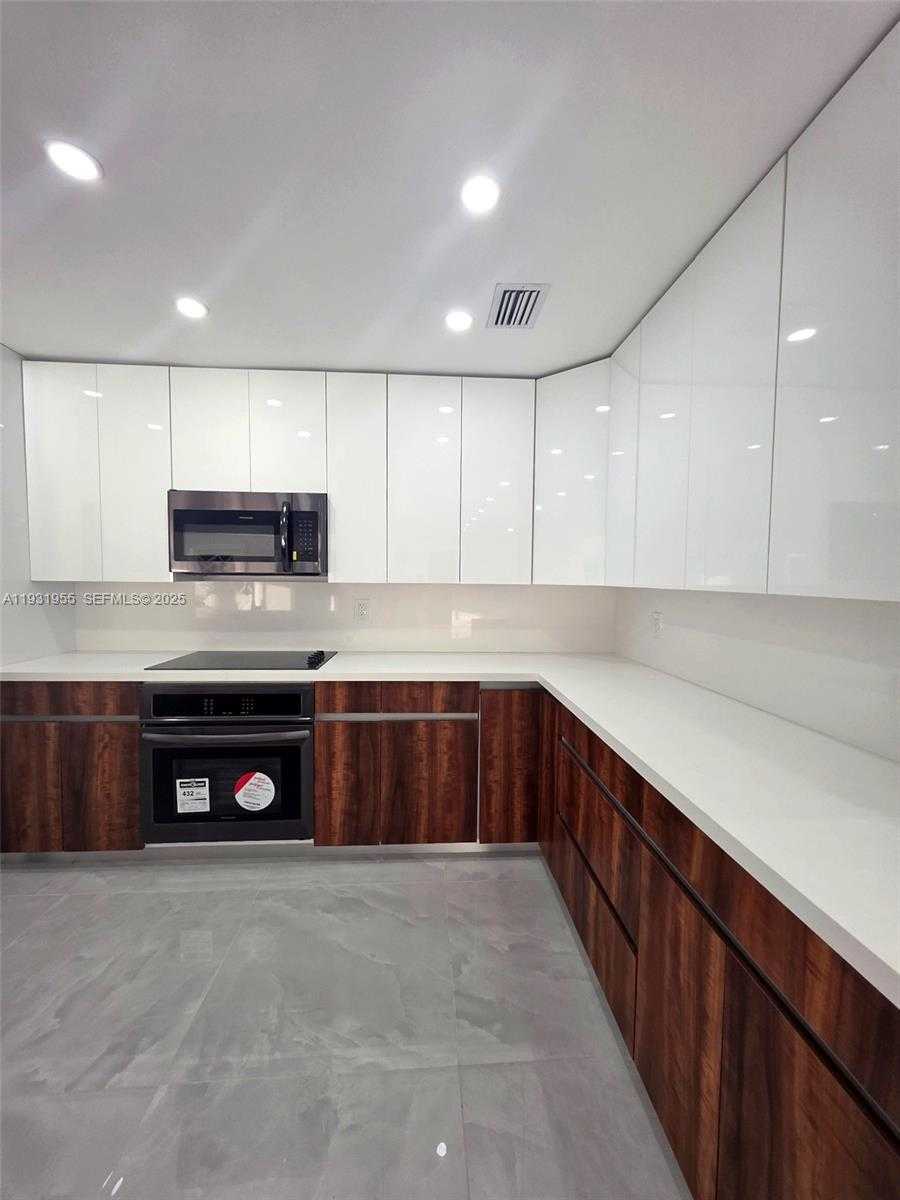 Small Image of Davie Number 2