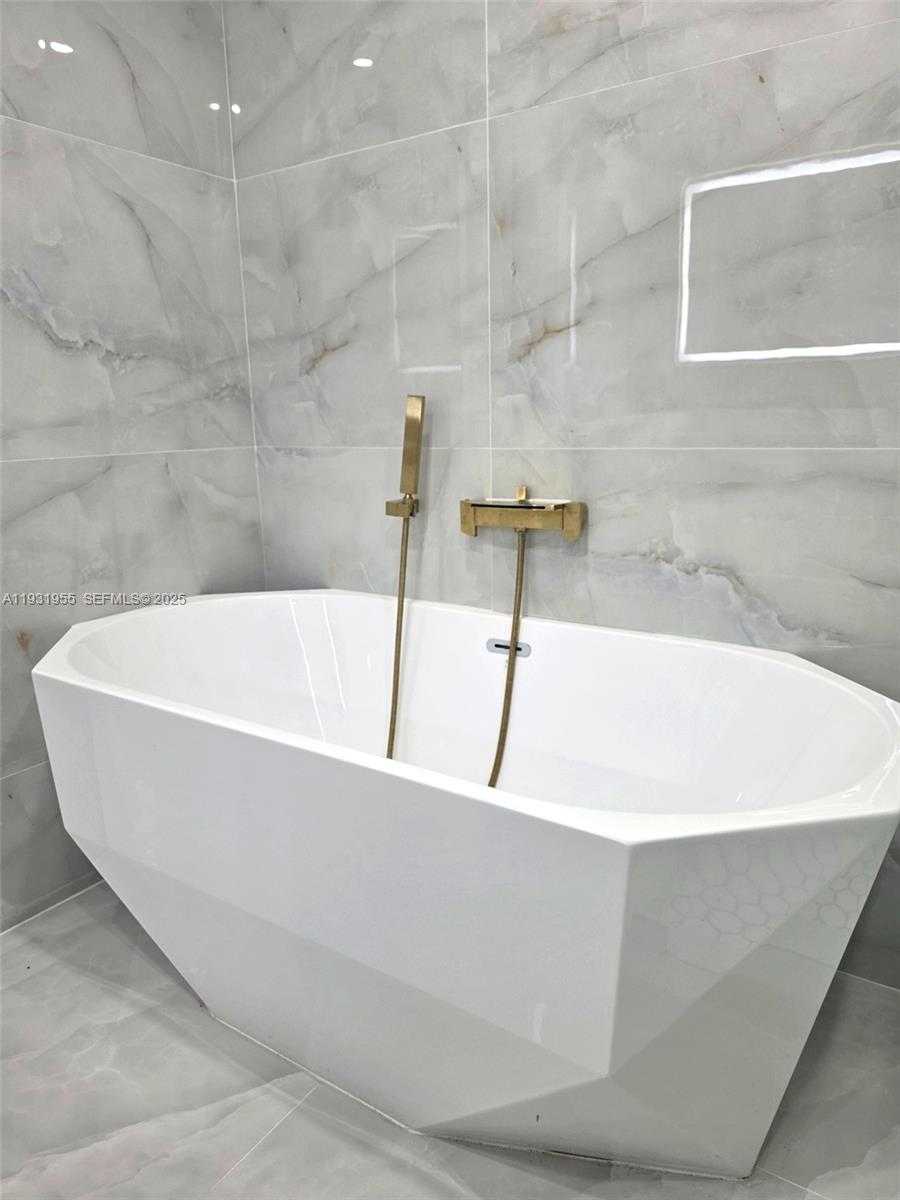 Small Image of Davie Number 20