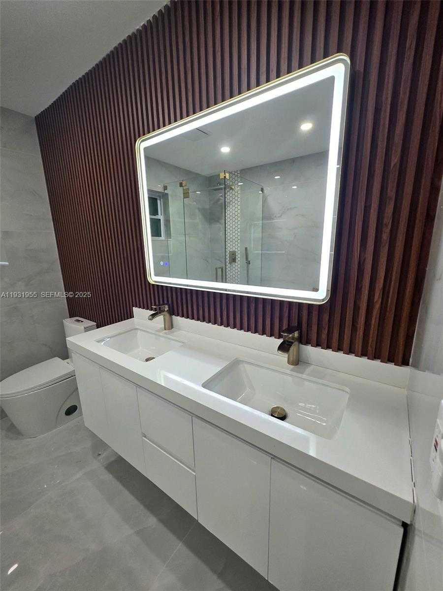 Small Image of Davie Number 23