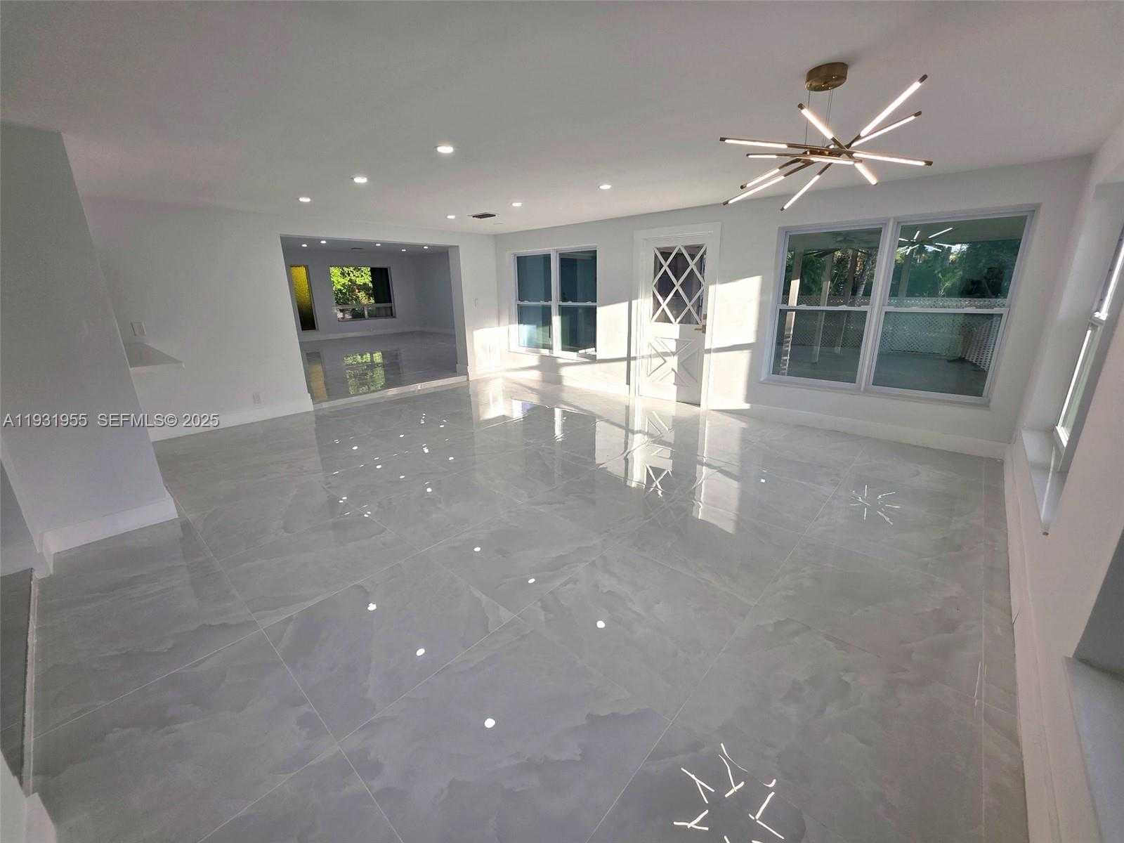 Small Image of Davie Number 3