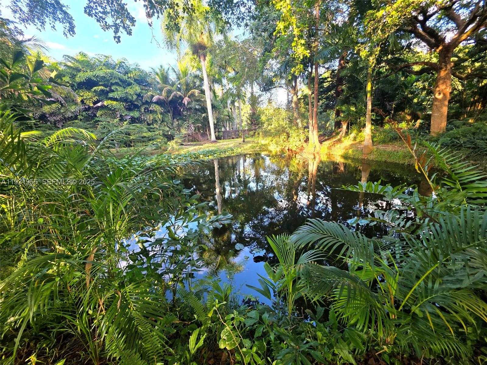 Small Image of Davie Number 32