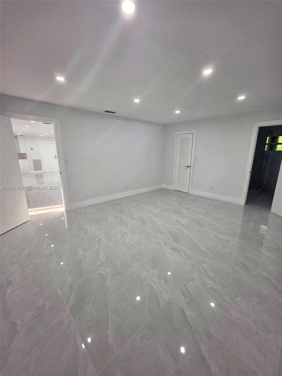 Small Image of Davie Number 35