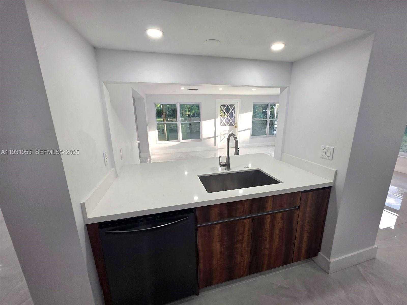 Small Image of Davie Number 36