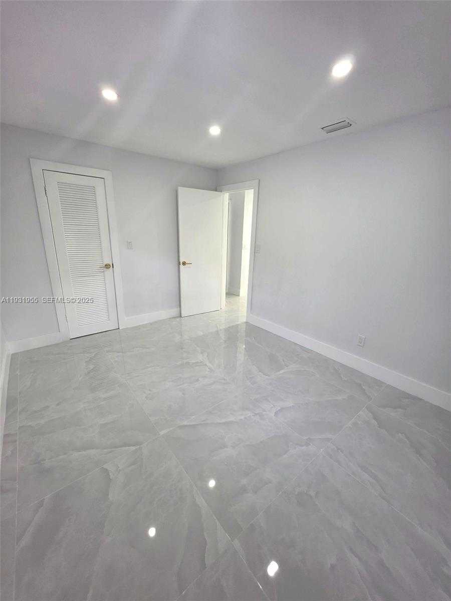 Small Image of Davie Number 37