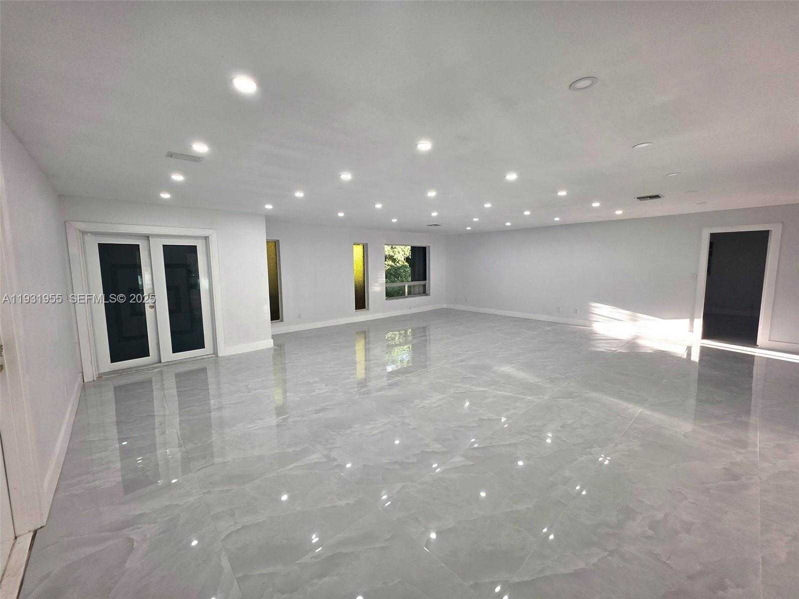 Small Image of Davie Number 4