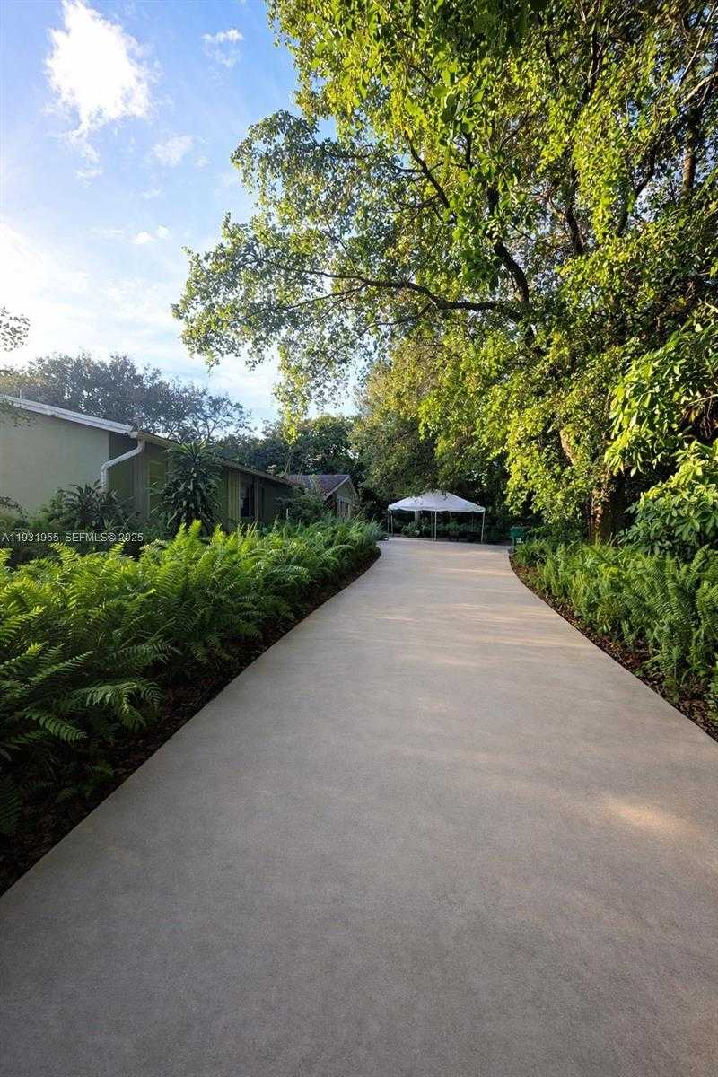 Small Image of Davie Number 44