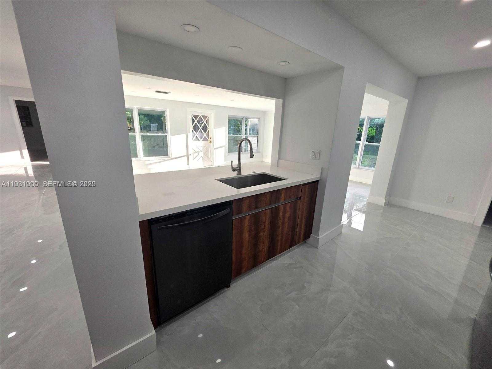 Small Image of Davie Number 6