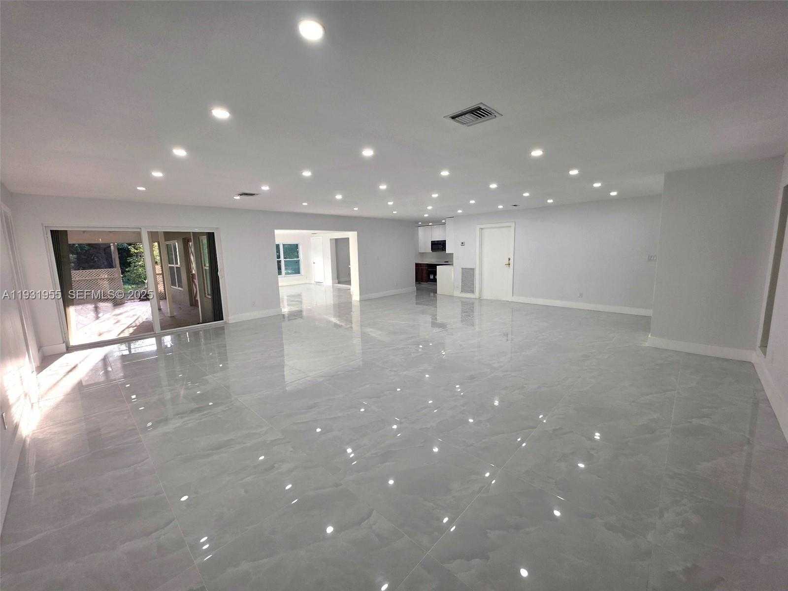 Small Image of Davie Number 8