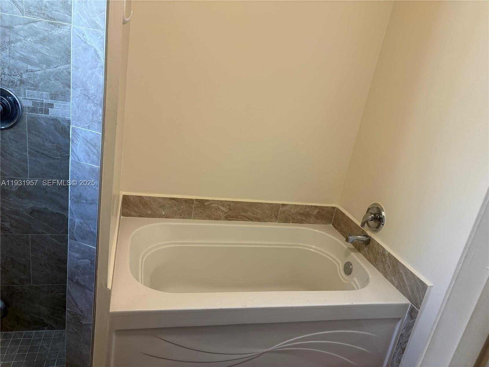 Small Image of 244 CARIBE CT, Green Acres Number 3