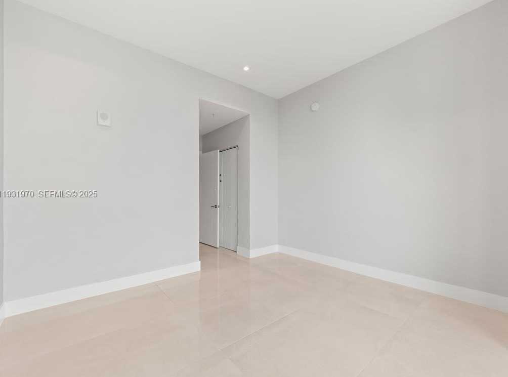 Small Image of 1010 SOUTH WEST 2ND AVE #PH03, Miami Number 9