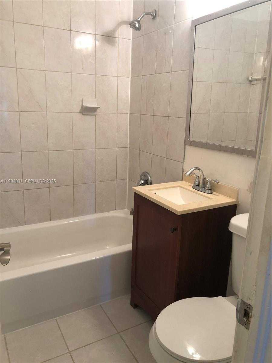 Small Image of 1628 NORTH EAST 4TH PL, Fort Lauderdale Number 14