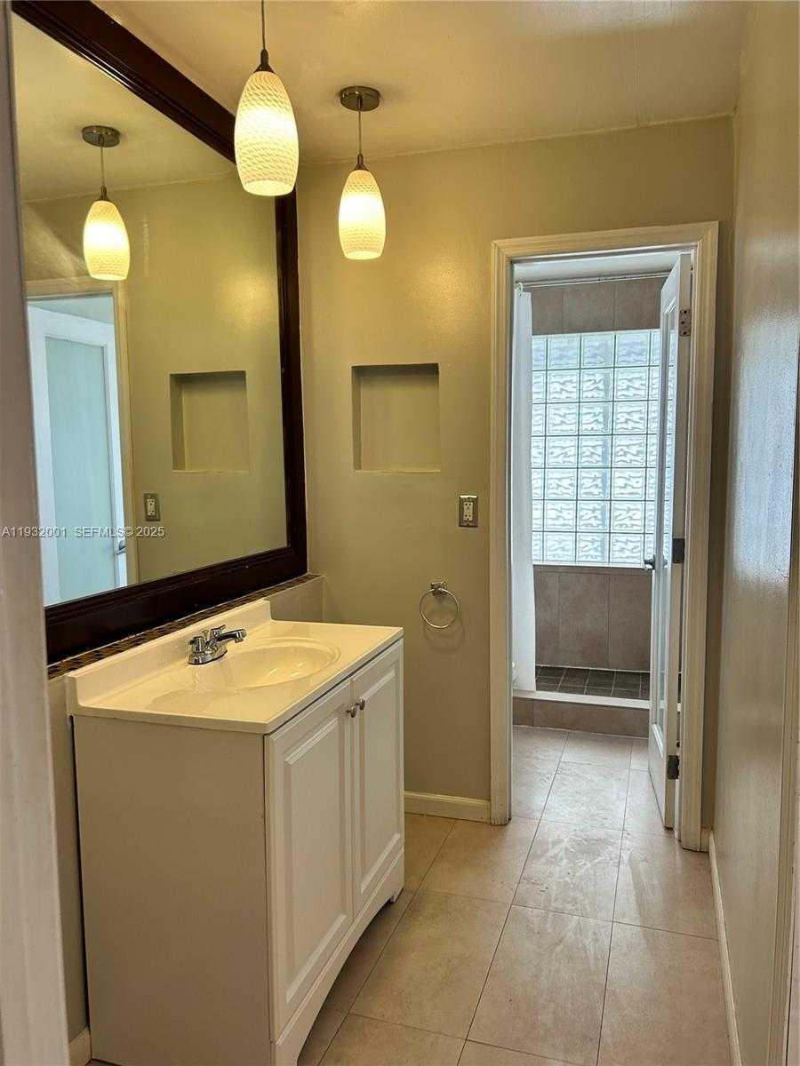 Small Image of 1628 NORTH EAST 4TH PL, Fort Lauderdale Number 17